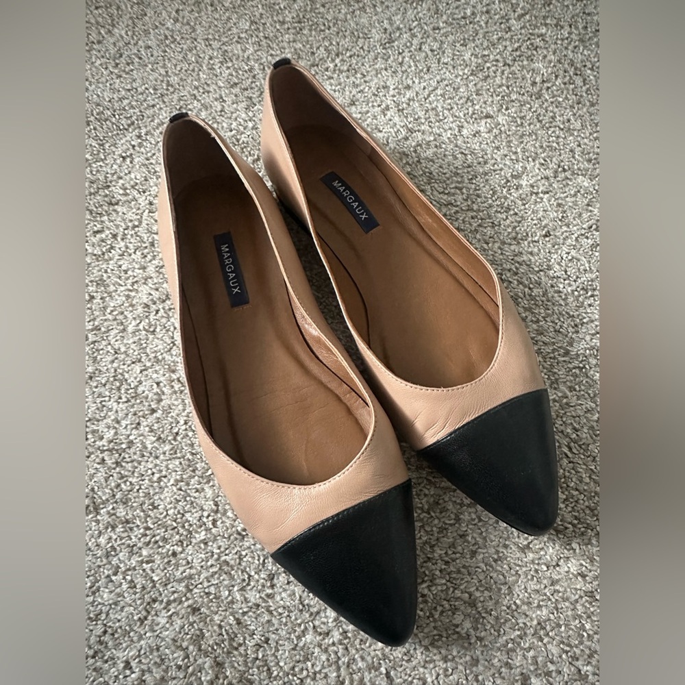 Margaux The Pointe Flats in Dune and Black Nappa EU40